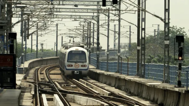 viral-video-of-woman-bizarre-twerk-in-delhi-metro-draws-criticism-internet-wants-her-to-take-dance-classes